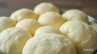 Fluffy Dinner Rolls with Buttery Goodness